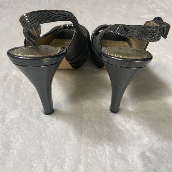 Anne Klein iFlex Silver Womens Size 6.5 Peep Toe Sandals with 4 Inch Heel - Picture 6 of 10